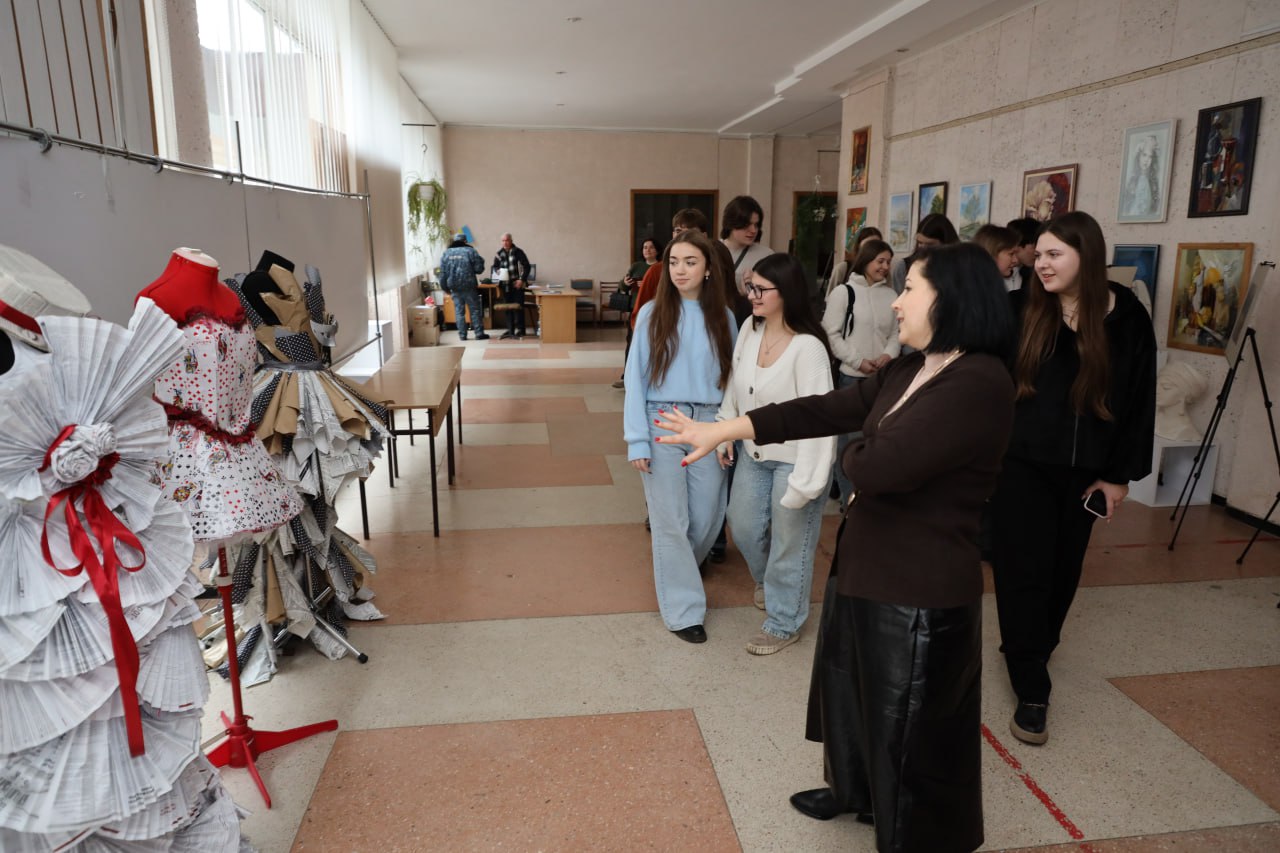 Учні Копичинецької громади під час екскурсії ТНПУ Uchni Kopychynetskoi hromady pid chas ekskursii TNPU